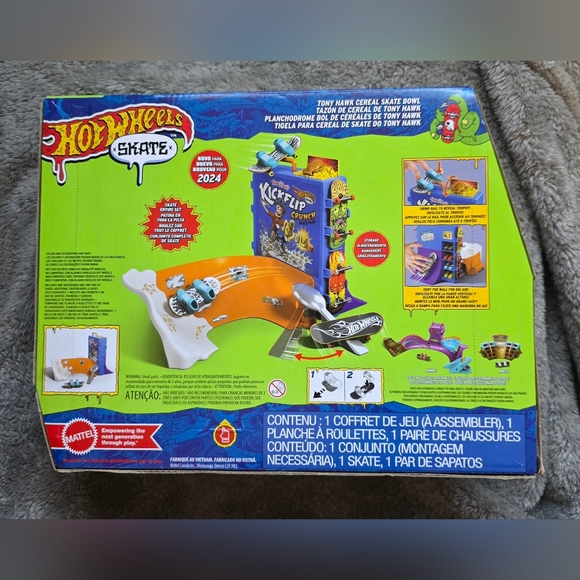2023 Hot Wheels Tony Hawk Skate Bowl Mattel #HTP09 - Picture 3 of 7